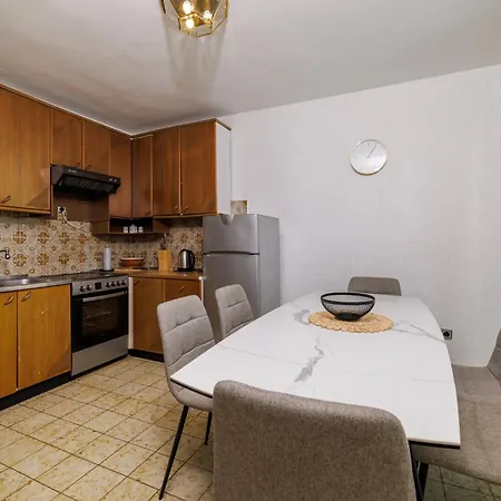 Maksim Apartment