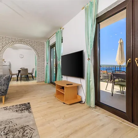 Maksim Апартаменты *